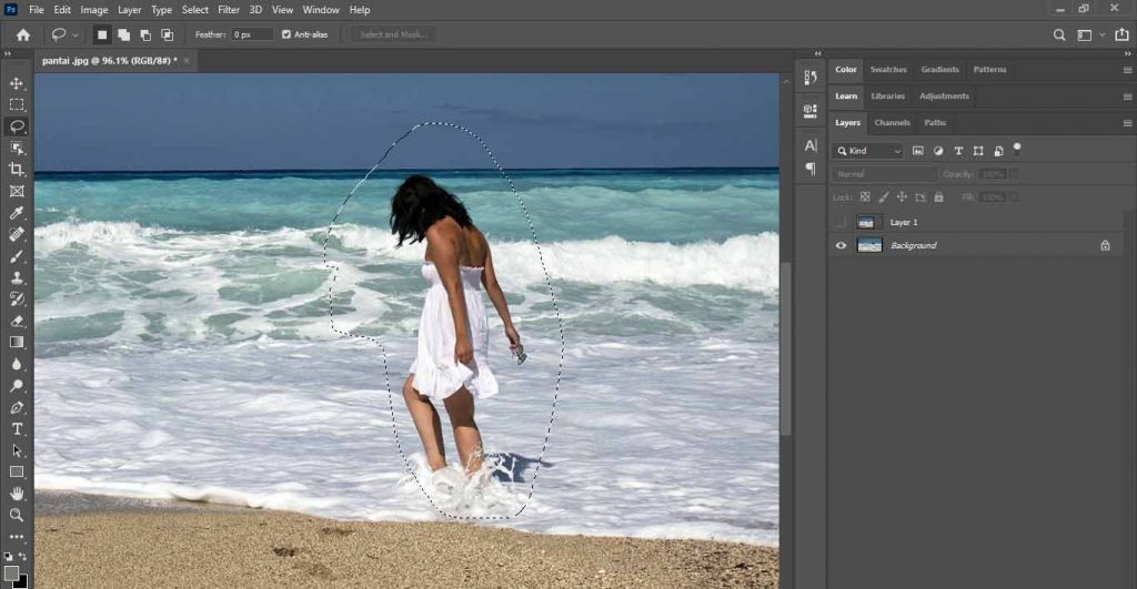 seleksi siwanita tersebut untuk cara menghapus objek di photoshop